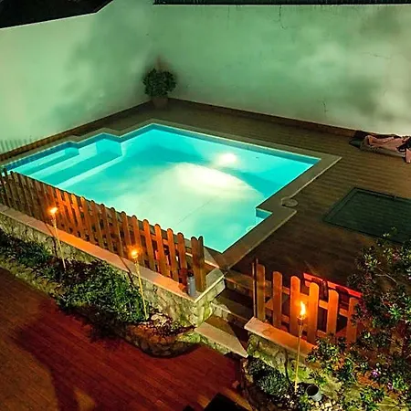 Ahoy Surf House Hostel *
